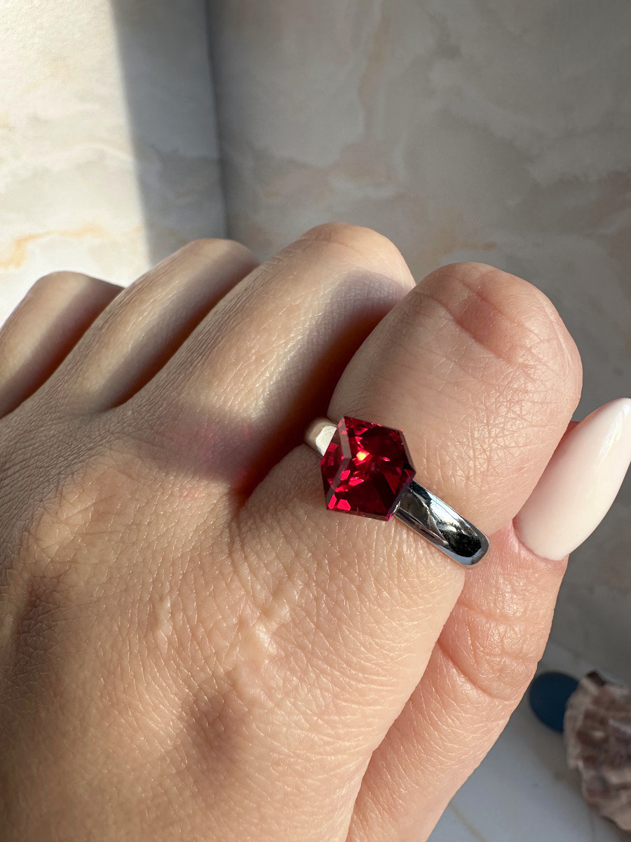 Разъёмный перстень с красным кубиком-кристаллом Сваровски (18-22), Xuping Jewelry