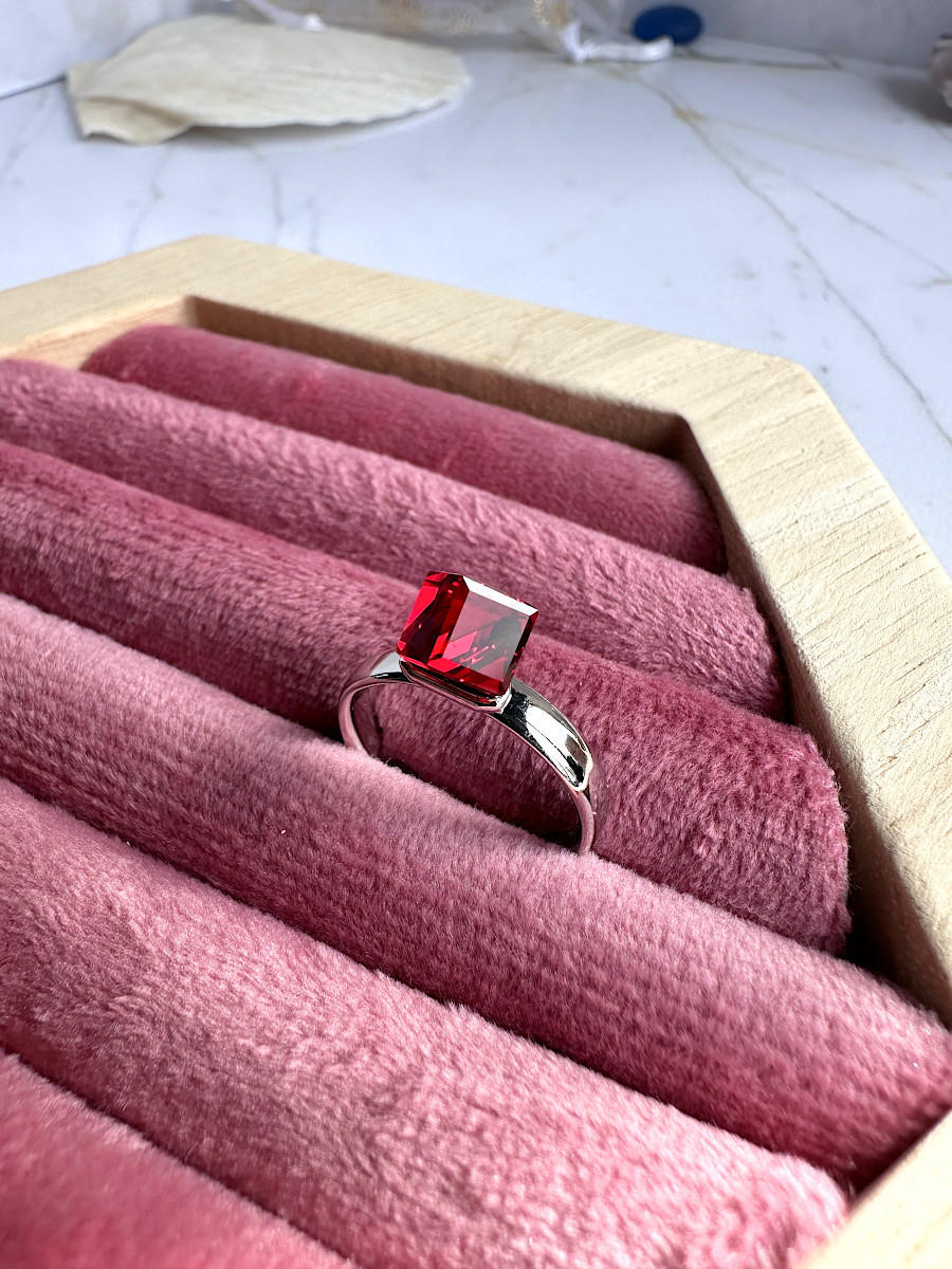 Разъёмный перстень с красным кубиком-кристаллом Сваровски (18-22), Xuping Jewelry