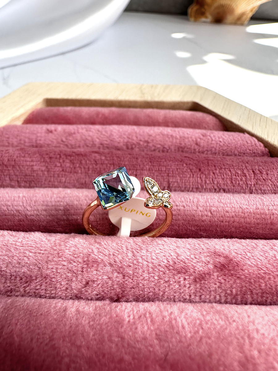 Кольцо с бабочкой и голубым кубиком-кристаллом Сваровски (16-20), Xuping Jewelry