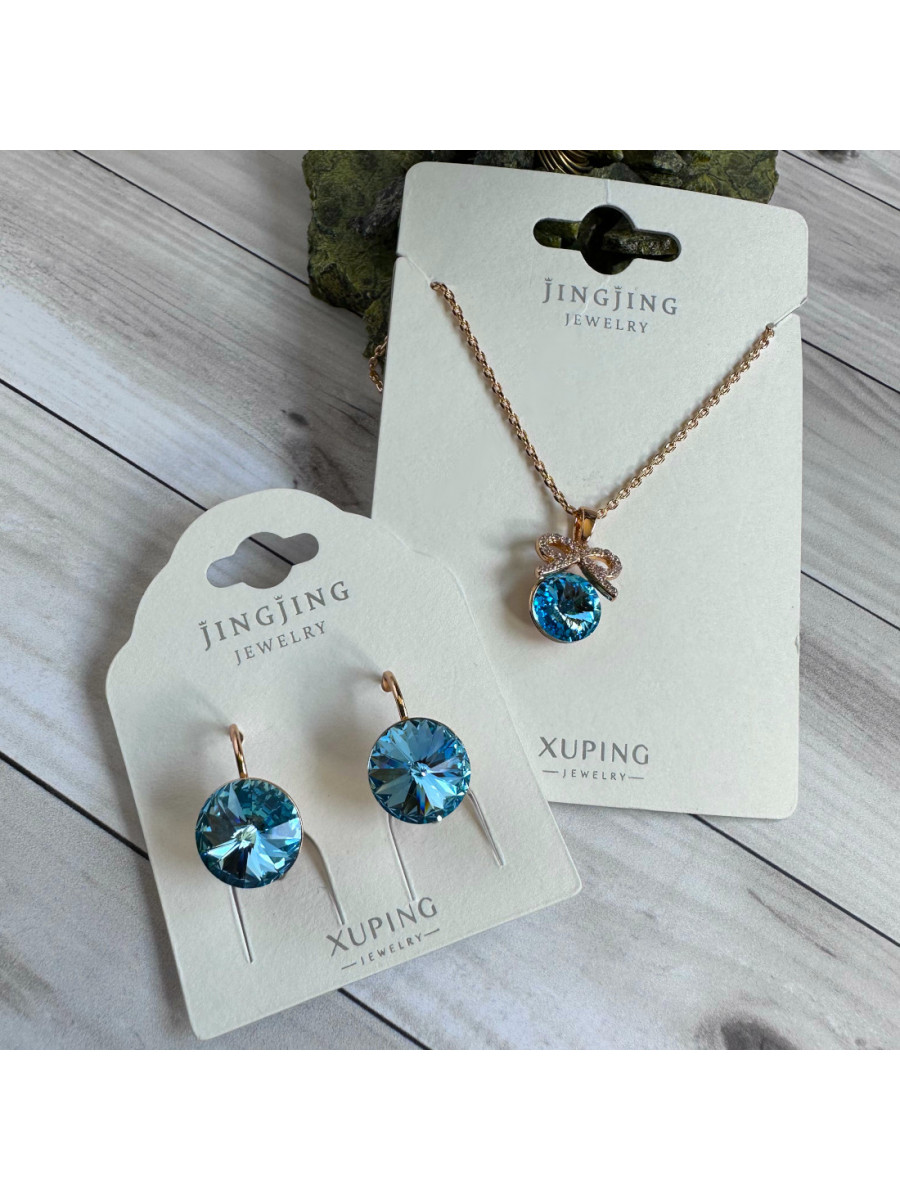 Колье и серьги с кристаллами Swarovski - подарочный комплект "Голубая мечта" Колье и серьги с кристаллами Swarovski - подарочный комплект "Голубая мечта"