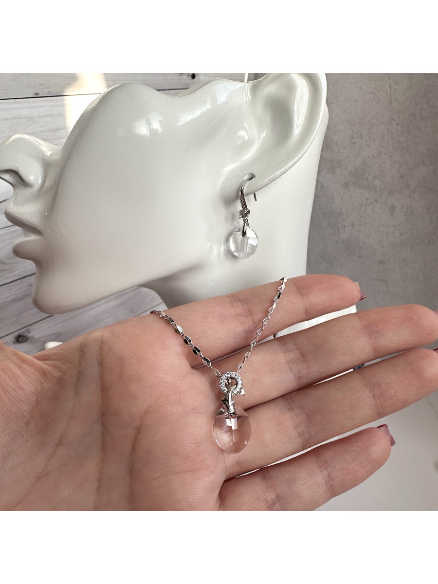 Комплект украшений Xuping Jewelry: колье и серьги с кристаллом Swarovski "Белоснежка" Комплект украшений Xuping Jewelry: колье и серьги с кристаллом Swarovski "Белоснежка"