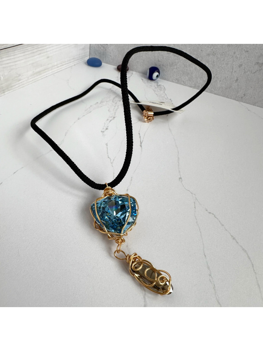 Колье с крупным голубым кристаллом Swarovski на шнурке (57-62 см.)