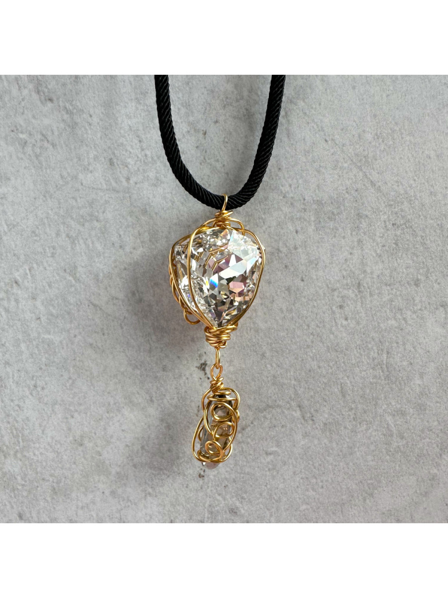 Колье с крупным прозрачным кристаллом Swarovski на шнурке (57-62 см.)