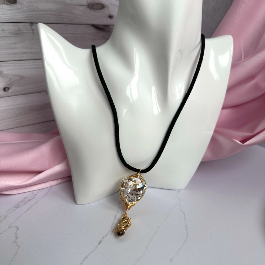 Колье с крупным прозрачным кристаллом Swarovski на шнурке (57-62 см.)