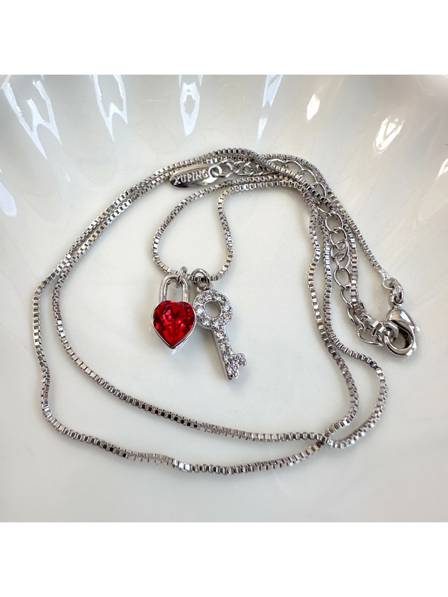 Колье Xuping Jewelry с красным кристаллом Swarovski "Ключ от сердца" Колье Xuping Jewelry с красным кристаллом Swarovski "Ключ от сердца"