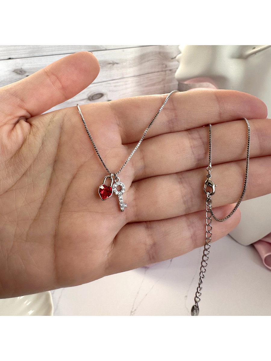 Колье Xuping Jewelry с красным кристаллом Swarovski "Ключ от сердца" Колье Xuping Jewelry с красным кристаллом Swarovski "Ключ от сердца"