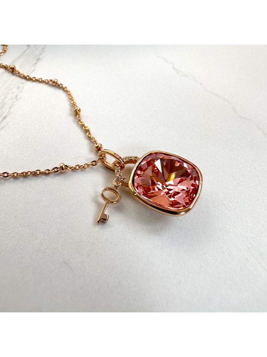 Колье Xuping Jewelry с карминно-розовым кристаллом Сваровски "Замок и ключ" Колье Xuping Jewelry с карминно-розовым кристаллом Сваровски "Замок и ключ"
