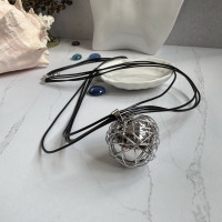 Серебристый переплетённый кулон-клубок на 4-х слойном кожаном шнурке