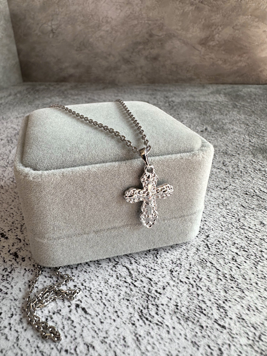 Крестик с распятием в кружевном дизайне и цепочкой 55 см., Xuping Jewelry Крестик с распятием в кружевном дизайне и цепочкой 55 см., Xuping Jewelry