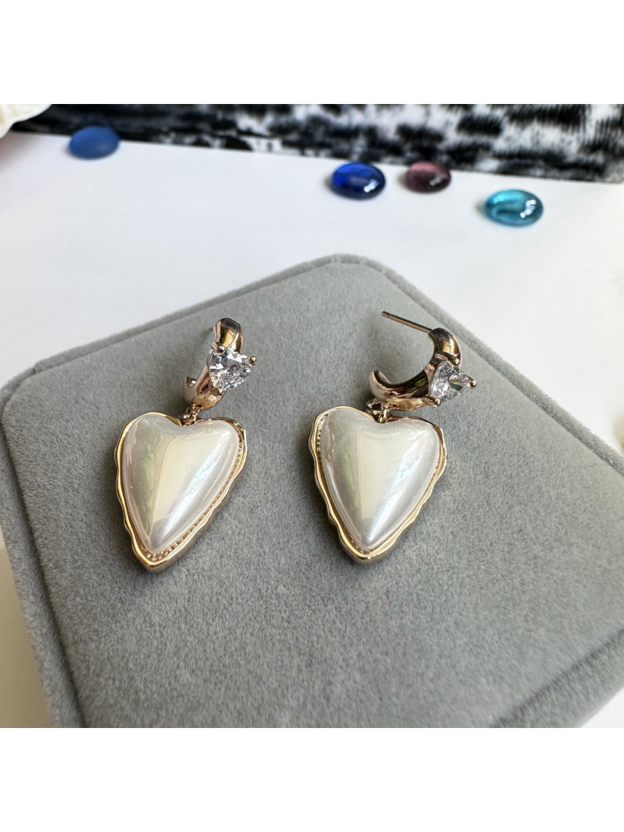 Серьги сердечки с кубическим цирконом, золотистые Серьги сердечки с кубическим цирконом, золотистые