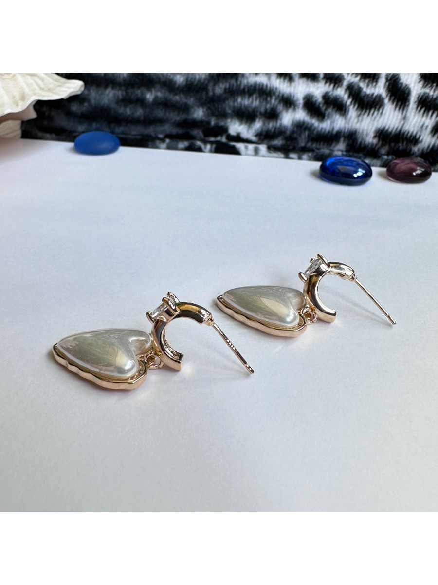 Серьги сердечки с кубическим цирконом, золотистые Серьги сердечки с кубическим цирконом, золотистые