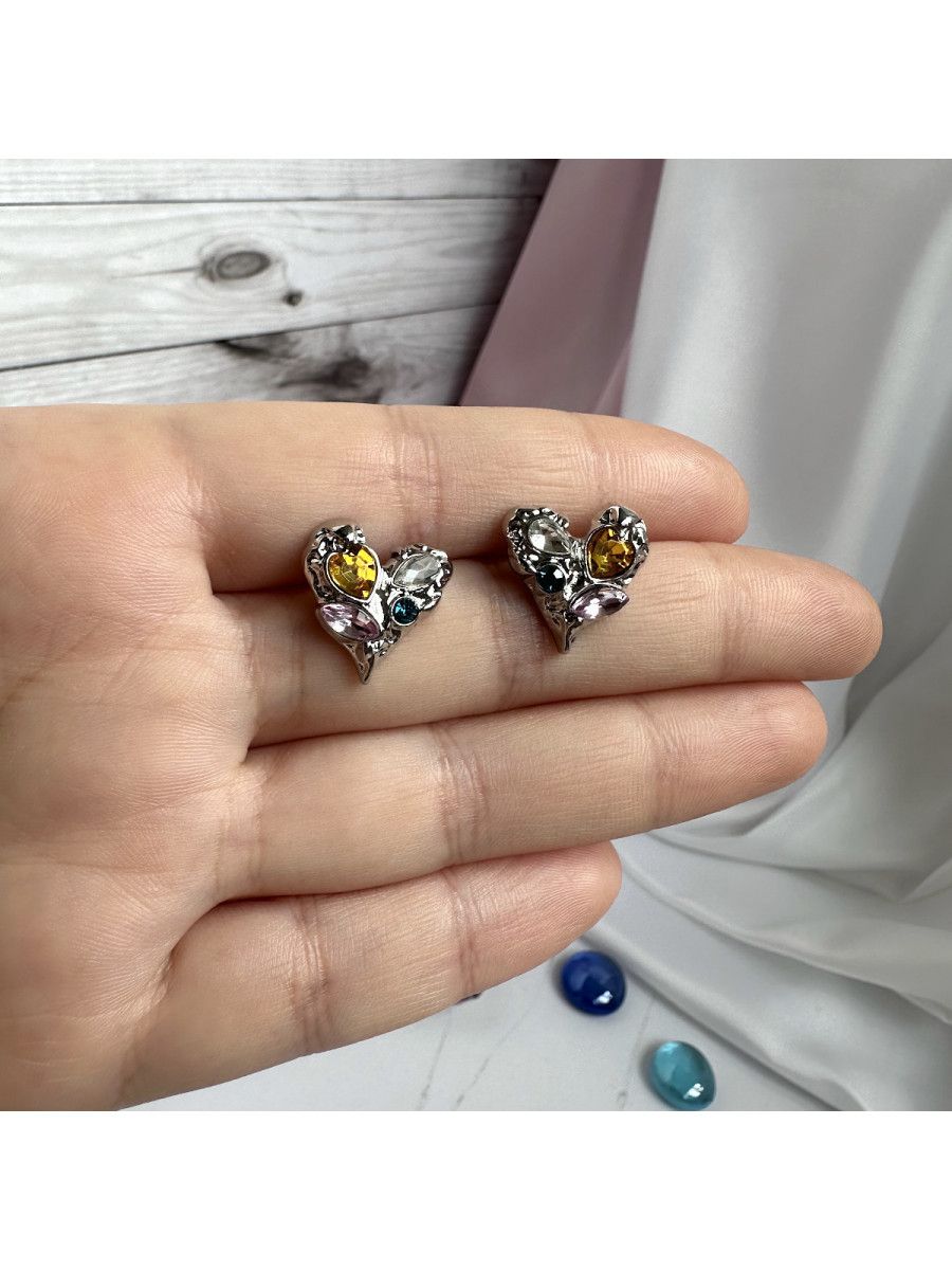 Серьги-гвоздики "Калейдоскоп" в виде сердца с разноцветными стразами