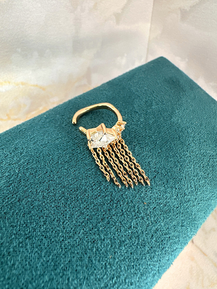Серьга каффа "Звезда" с цирконами и подвесками цепочками, Xuping Jewelry Серьга каффа "Звезда" с цирконами и подвесками цепочками, Xuping Jewelry